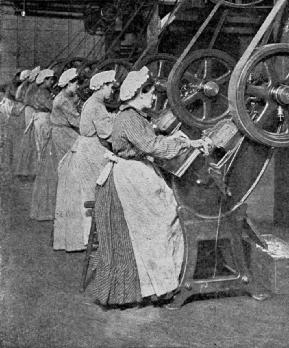 1907_American_factory_workers_stamping_out_end_discs-_published_1909