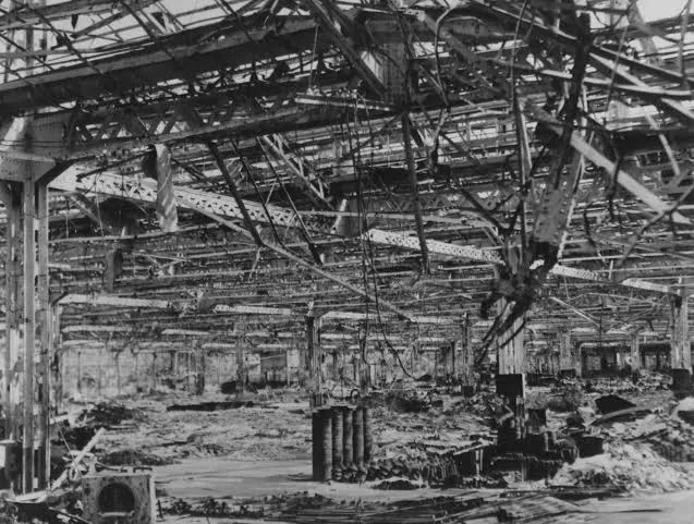 1945-japan-mitsubishi-plant-in-ashes.jpg