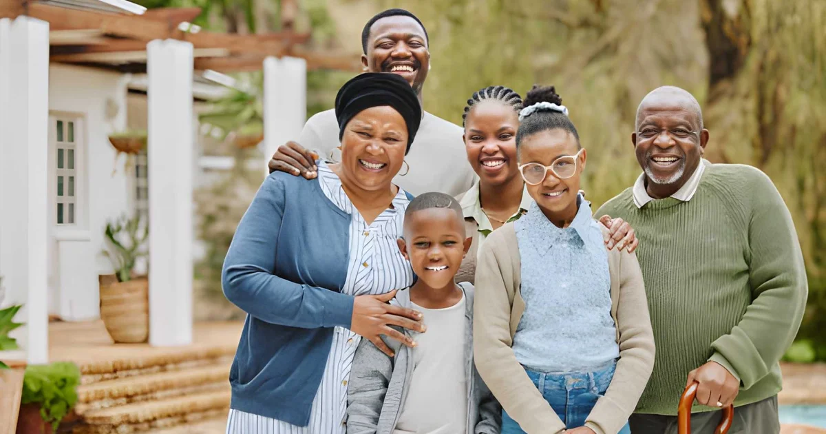 african-family-group-photo-old-parents-children-grand-children