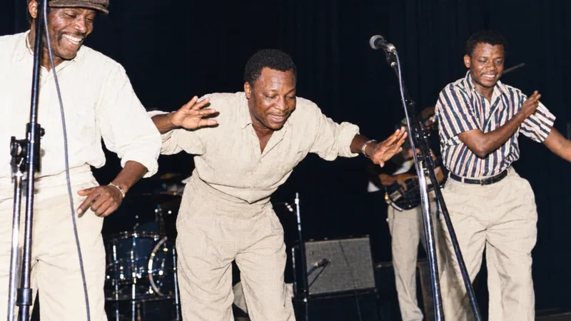 Aurlus Mabele - Liste Rouge - The King Who Put Hips in a Bottle