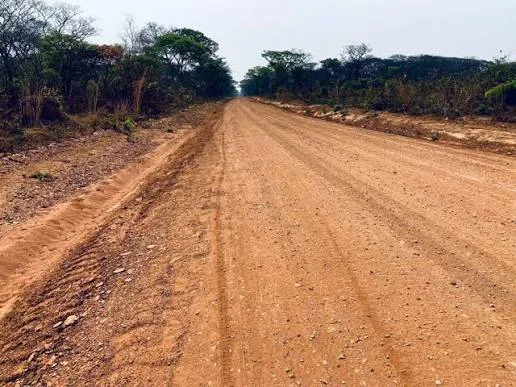 gravel-road-with-drainage