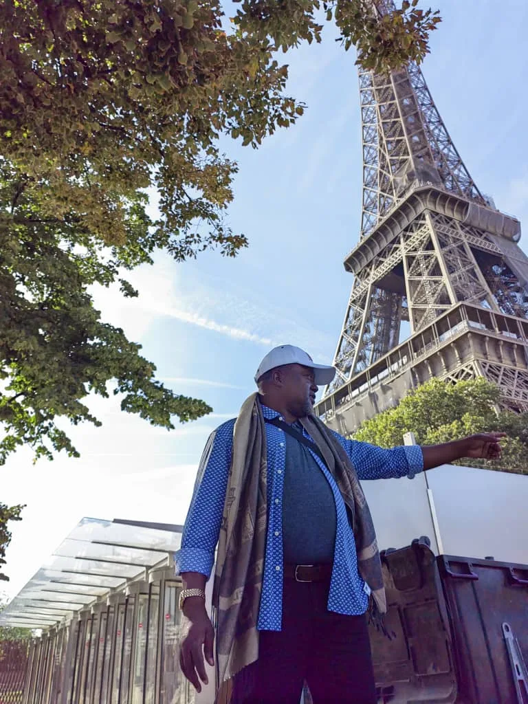 joseph-mbazzi-muguluma-in-paris-eiffel-tower-in-background-1